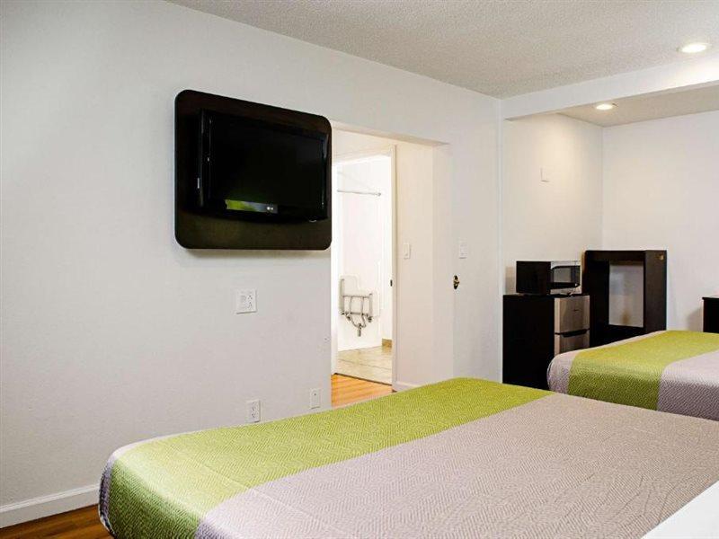 Motel 6-Modesto, Ca - Downtown Екстериор снимка