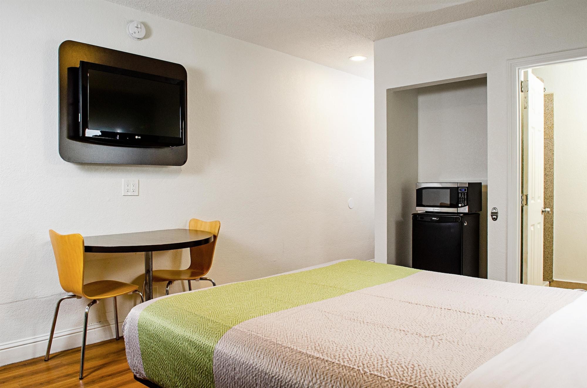 Motel 6-Modesto, Ca - Downtown Екстериор снимка
