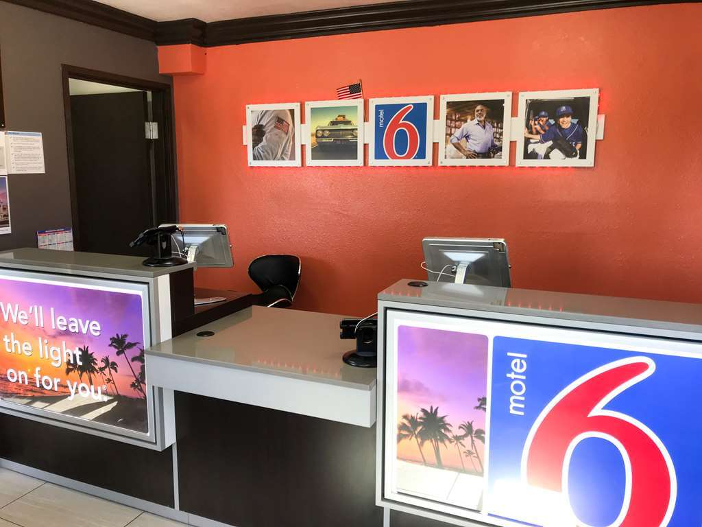 Motel 6-Modesto, Ca - Downtown Интериор снимка